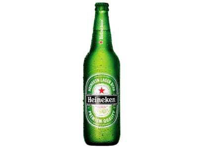 Garrafa verde de cerveja Heineken com etiquetas e gotas de condensação