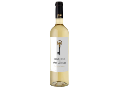 Garrafa de vinho branco Segredos de São Miguel com rótulo branco e chave dourada