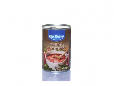 Lata de Tomate Triturado Rio Bravo 390g com imagem de tigela e colher