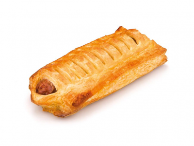 Folhado dourado com recheio de enchido sobre fundo branco