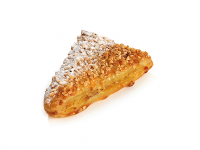 Triângulo de pastelaria com açúcar em pó e pedacinhos crocantes