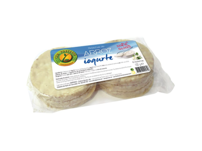 Pacote de bolachas de arroz e iogurte com rótulo azul e branco