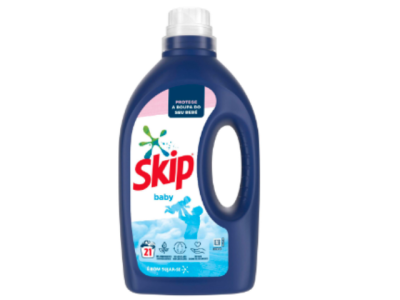 Detergente líquido Skip baby em garrafa azul