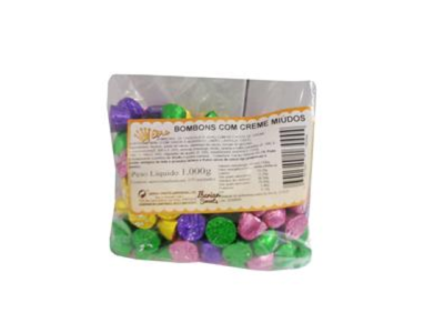 Pacote de bombons coloridos com rótulo branco