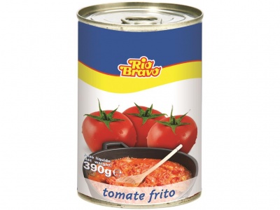 Lata de tomate frito Rio Bravo 390g com imagem de tomates e prato de tomate frito