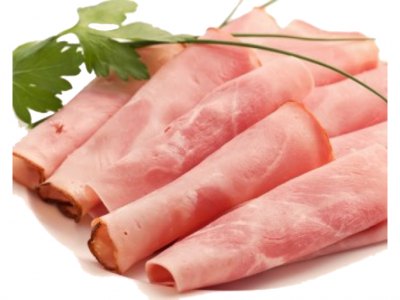 Fatias finas de fiambre rosa decoradas com folhas verdes num prato branco