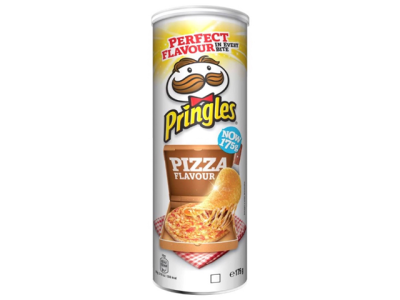 Lata branca de batatas Pringles sabor Pizza com ilustração de pizza.