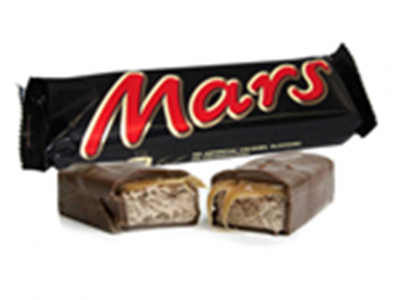 Barra de chocolate Mars com pedaços partidos a mostrar caramelo e nougat