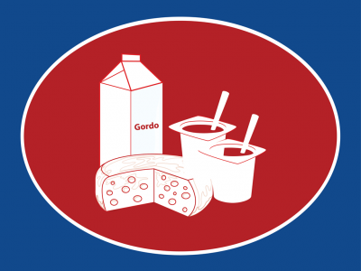 Produto alimentício com leite, dois iogurtes e queijo