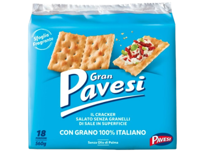 Pacote azul de crackers Gran Pavesi com imagens dos crackers e texto em italiano e português