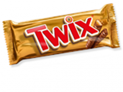 Embalagem dourada de chocolate Twix com letras vermelhas e brancas