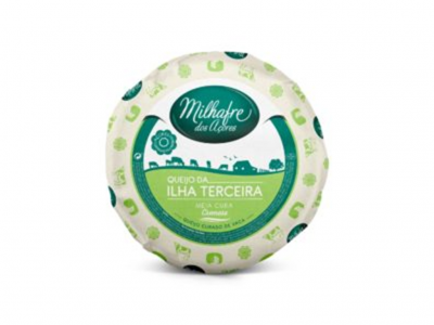 Queijo da Ilha Terceira com embalagem branca e verde Milhafre dos Açores