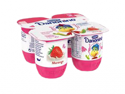 Pack de quatro iogurtes Danonino Morango com embalagem branca e rosa