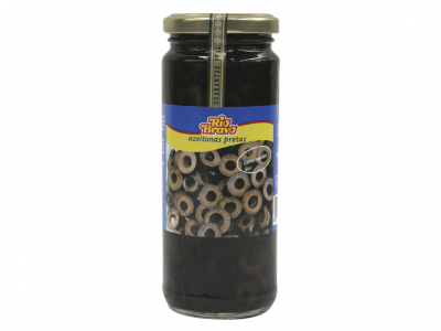 Frasco de azeitonas pretas cortadas em rodelas com rótulo azul e amarelo.