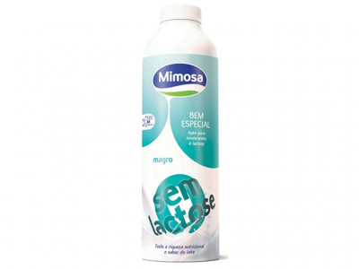 Garrafa de leite Mimosa magro sem lactose com rótulo azul e verde