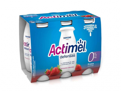 Pack de Actimel defesas sabor morango com vitaminas e minerais em embalagem azul