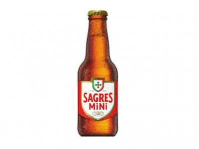 Garrafa de cerveja SAGRES MiNi com rótulo branco e vermelho