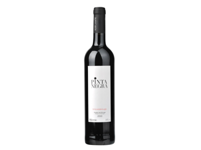 Garrafa de vinho tinto Pinta Negra com rótulo branco e texto a preto e vermelho