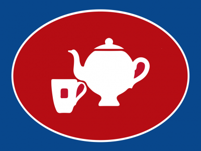 Ícone branco de bule de chá e chávena dentro de um oval vermelho sobre fundo azul