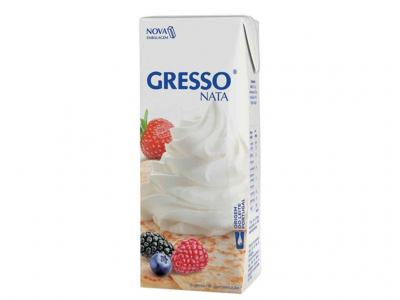 Embalagem de Gresso Nata com frutas vermelhas e nata cremosa