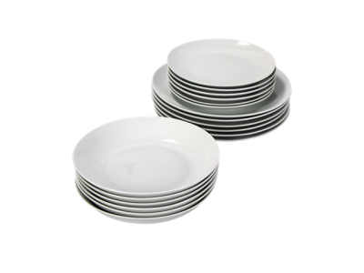Conjunto de pratos brancos empilhados