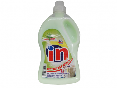 Detergente líquido para roupa da marca in com aloe vera em embalagem verde clara