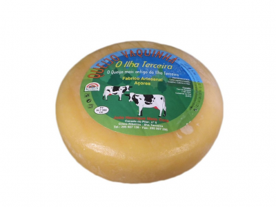 Queijo Vaquinha com rótulo verde e azul e imagens de vacas