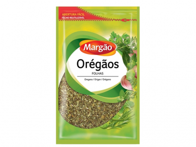 Pacote de plástico com orégãos secos da marca Margão