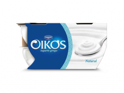 Pack de iogurte grego Danone Oikos Natural com colher de iogurte