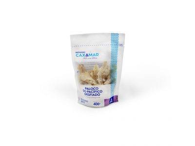 Pacote branco com bacalhau paloco desfiado