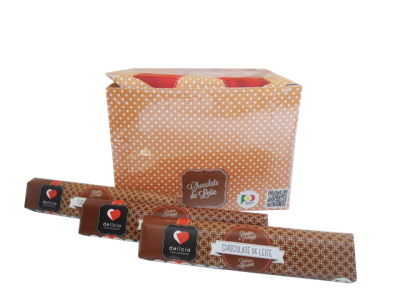 Três barras de chocolate Delícia Chocolate de Leite e caixa castanha com bolinhas brancas.