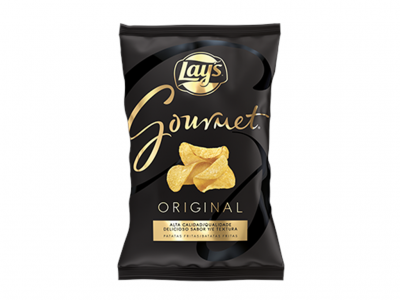 Pacote preto de batatas fritas Lays Gourmet Original