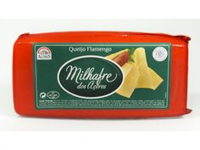 Queijo Flamengo Milhafre dos Açores em embalagem vermelha com rótulo verde e imagem do queijo.