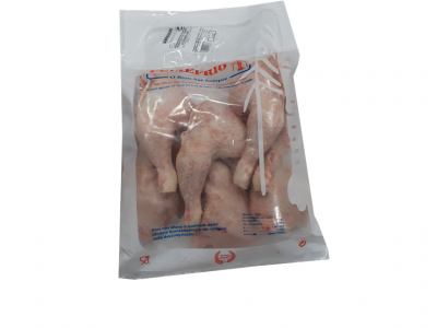 Pernas de frango congeladas em embalagem transparente