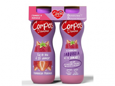 Dois frascos de bebida iogurte Corpos Danone sabor framboesa morango