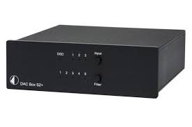 Pro-Ject - DAC Box S2+ - Conversor D/A Aparelho electrónico preto com LEDs e texto DAC Box 52+