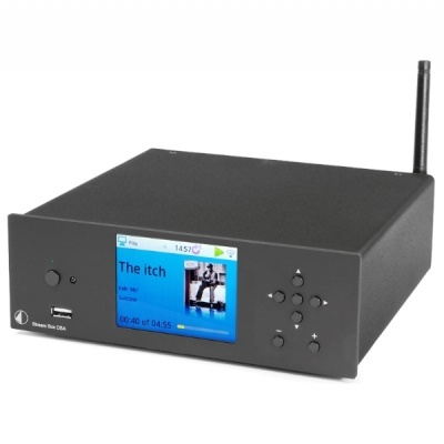 Aparelho eletrônico preto com ecrã a cores e botões de controlo