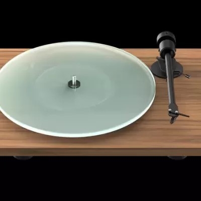 Gira-discos de madeira com prato translúcido e braço preto