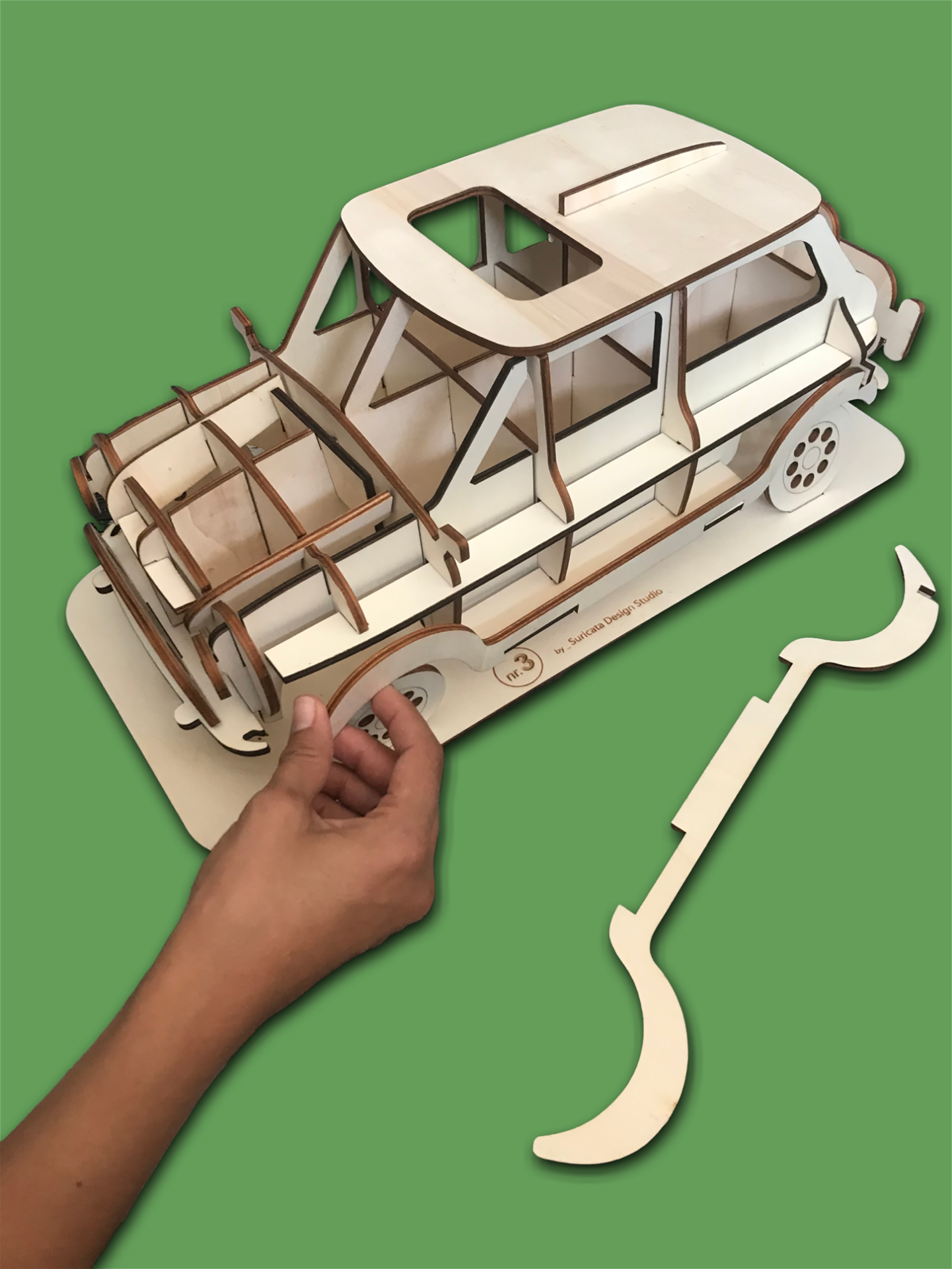 MODEL NR.3 - XL (Mini) Modelo de carro em madeira com peças encaixadas