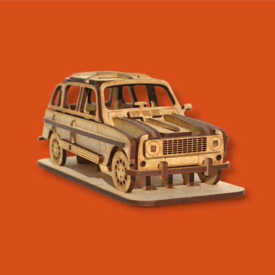 Modelo de carro vintage em madeira sobre fundo laranja