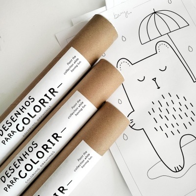 Rolos de papel para colorir com desenhos de urso e guarda-chuva em preto e branco