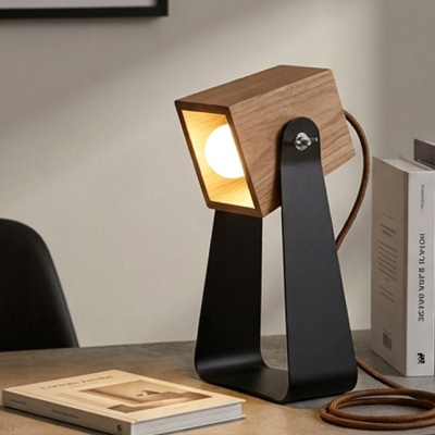 Candeeiro de madeira I DO! Lamp em Madeira e preto