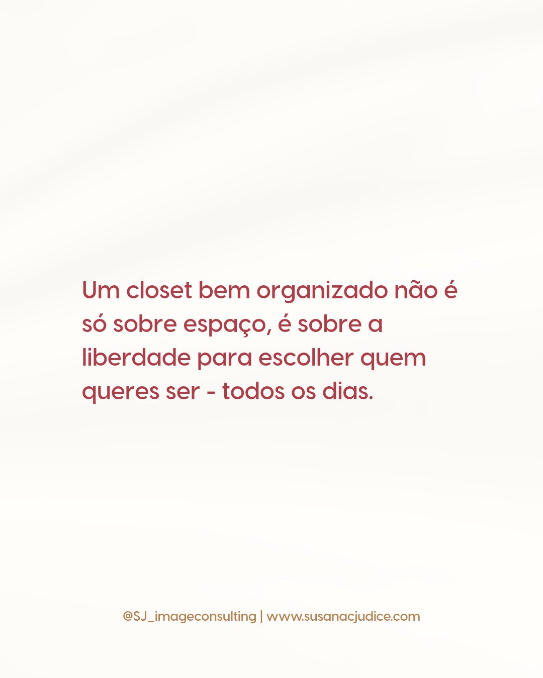 Texto sobre closet bem organizado e liberdade de escolha, com fundo branco.