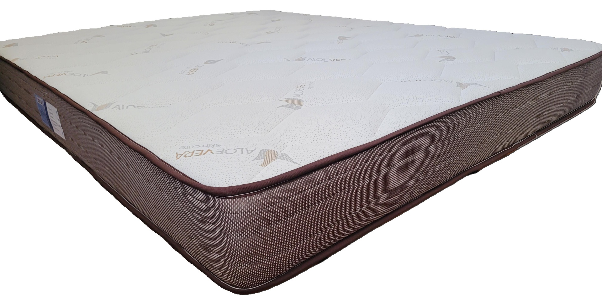 Colchão retangular branco com laterais castanhas e etiqueta azul