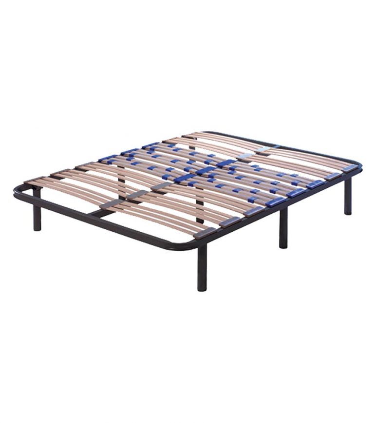 Estrado de cama com estrutura metálica preta e ripas de madeira clara e detalhes azuis