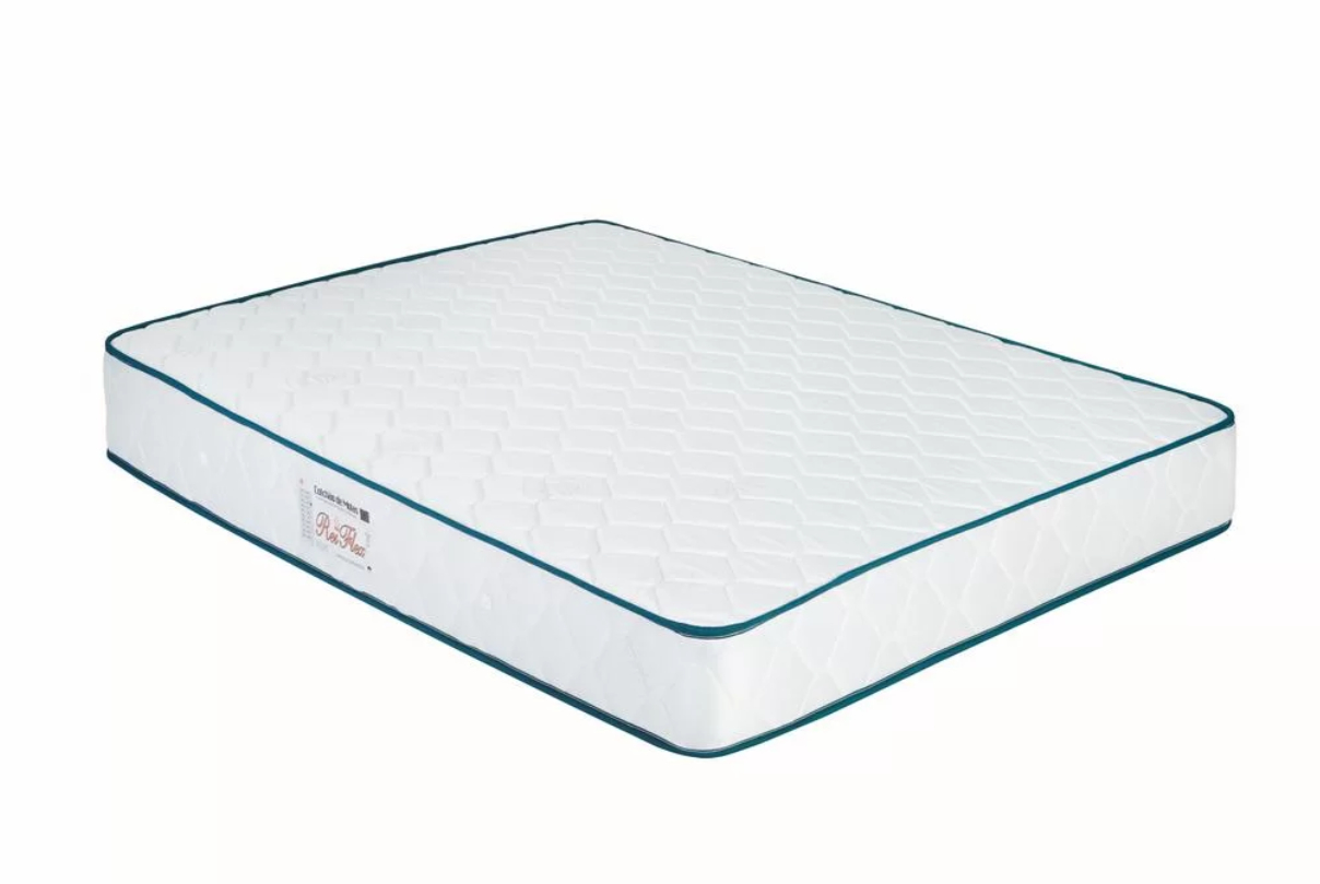 Colchão branco com padrão matelassado e bordas azuis