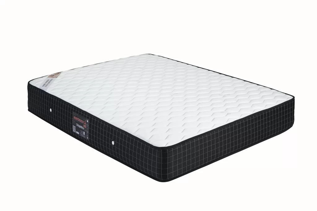 Colchão retangular branco e preto com etiqueta
