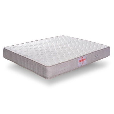 Colchão branco com laterais cinza claro e etiqueta vermelha