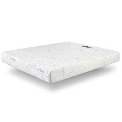 Colchão branco acolchoado com padrão de letras e etiquetas Glower