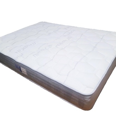 Colchão retangular branco acolchoado com laterais cinza